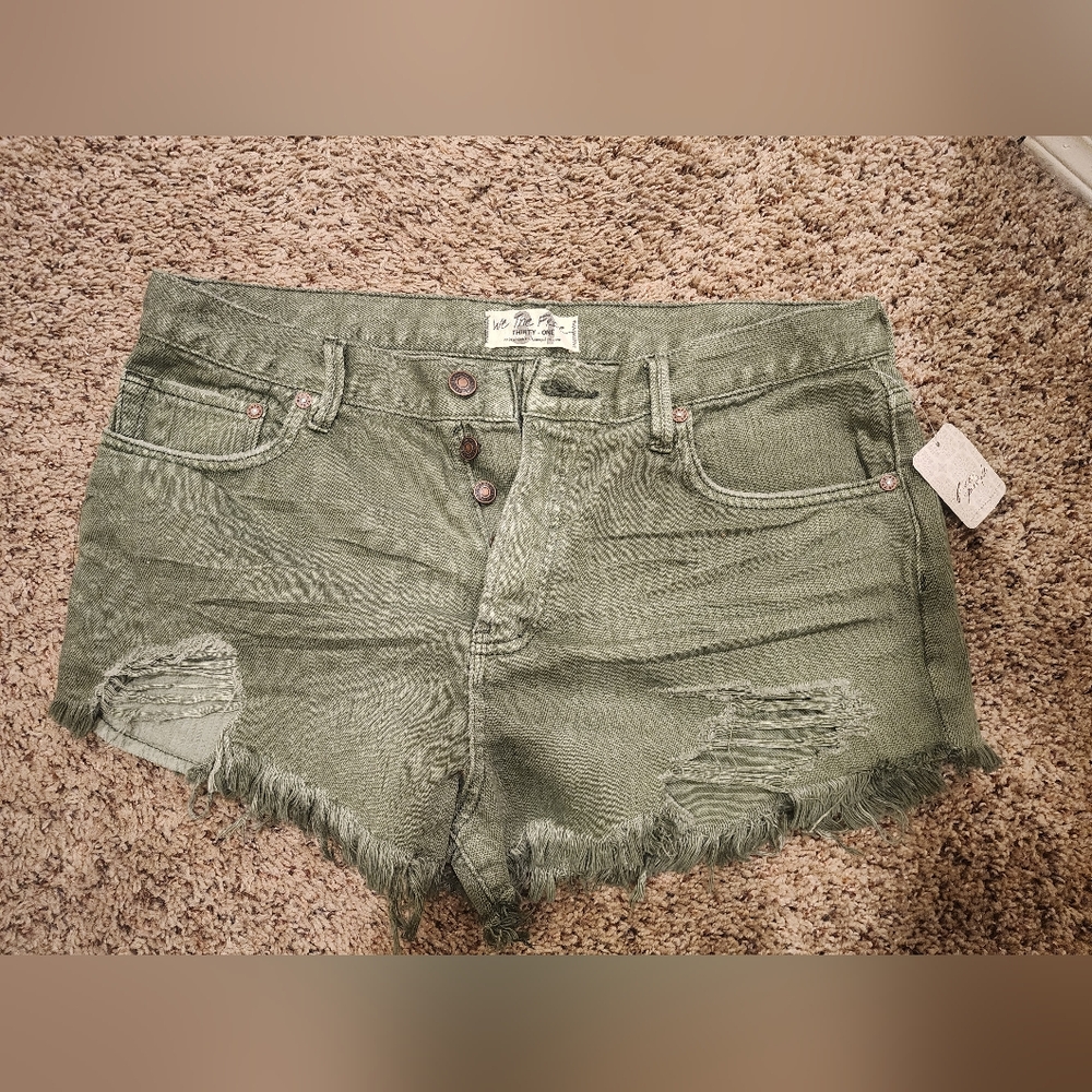 We The Free Free People Women's Green Distressed Shorts